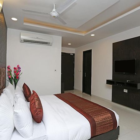 Hotel O M Suites نيودلهي المظهر الخارجي الصورة