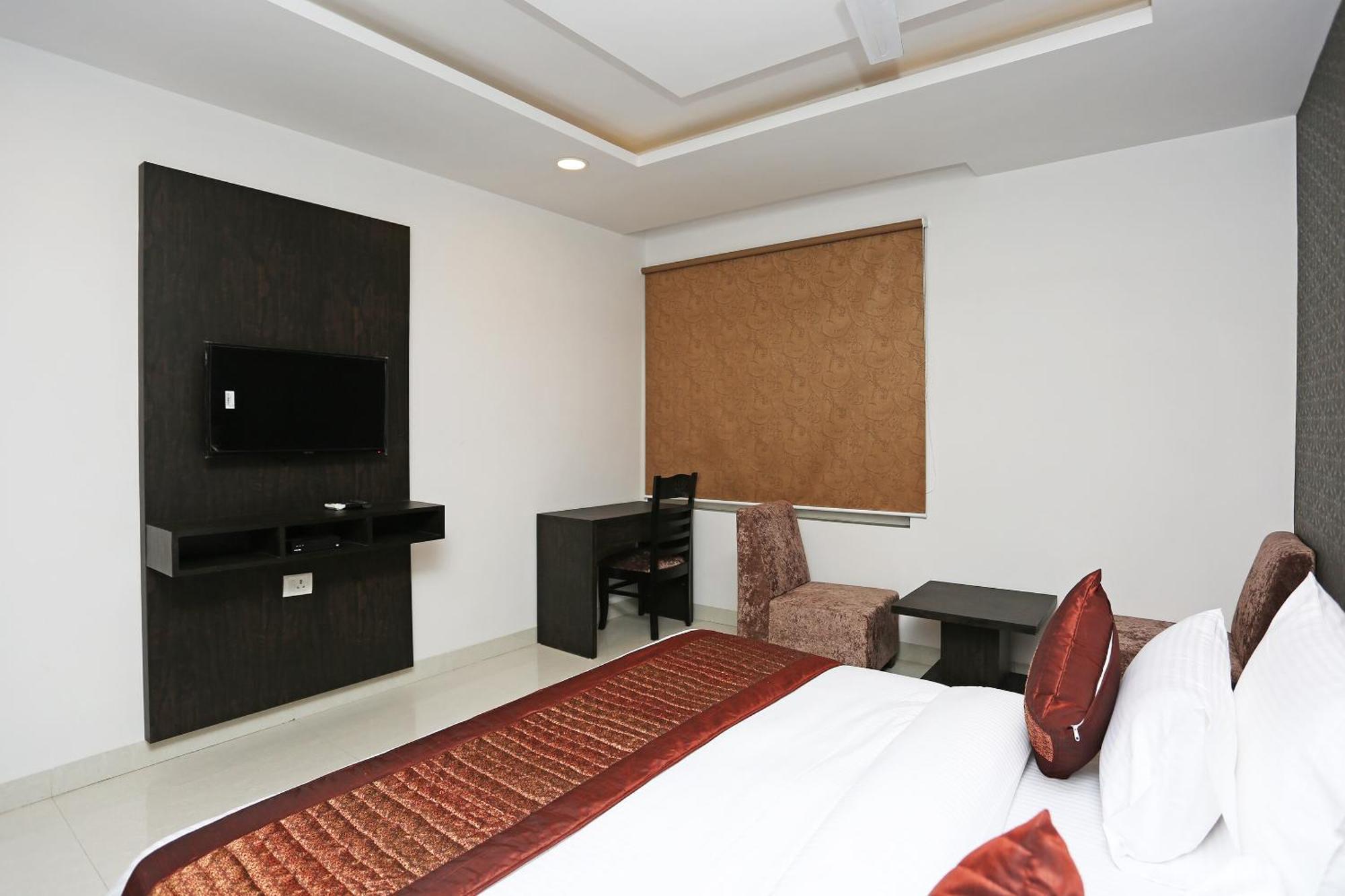 Hotel O M Suites نيودلهي المظهر الخارجي الصورة