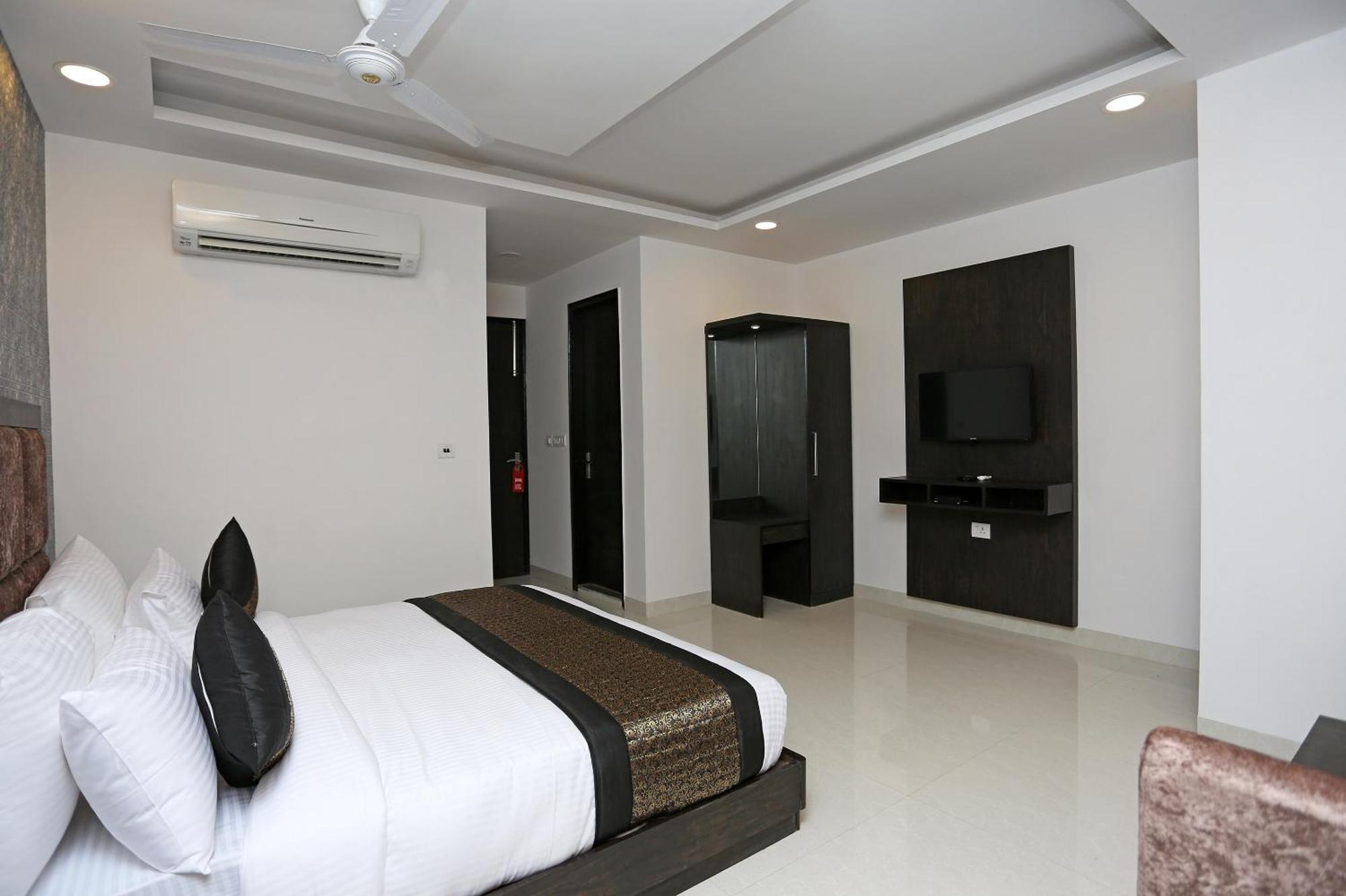 Hotel O M Suites نيودلهي المظهر الخارجي الصورة