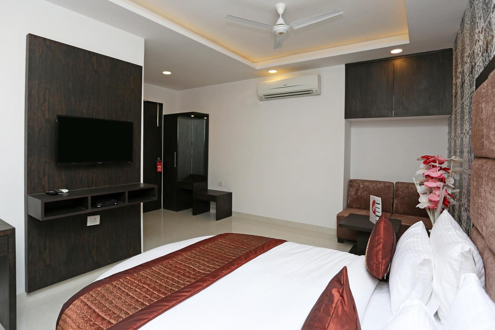 Hotel O M Suites نيودلهي المظهر الخارجي الصورة