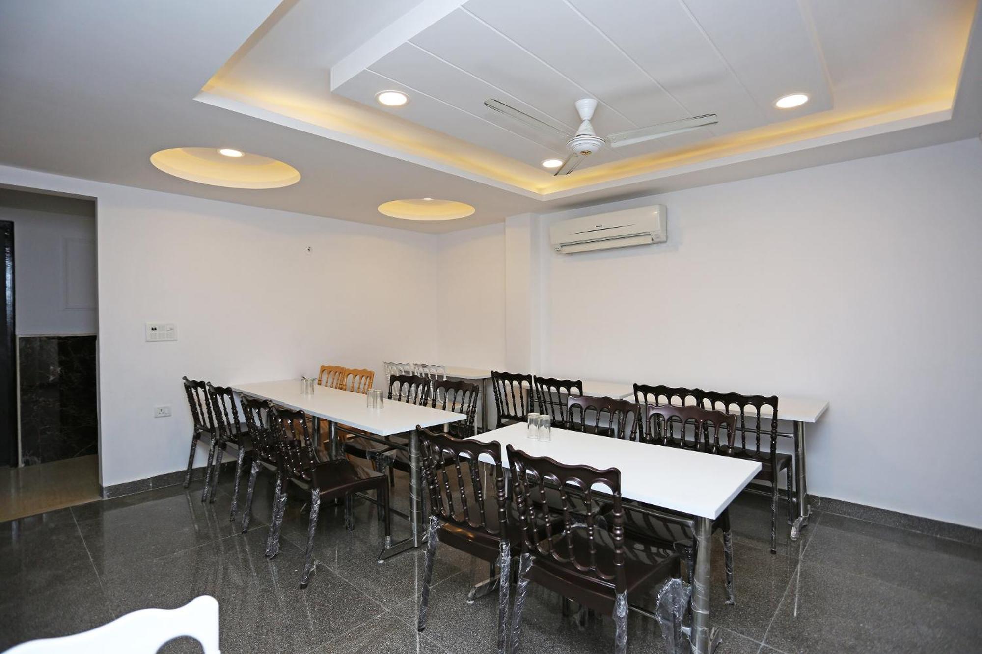 Hotel O M Suites نيودلهي المظهر الخارجي الصورة